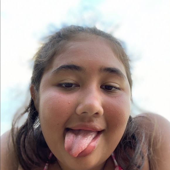 Meet your Posher, Emma is the best ๐ - Picture 1 of 1